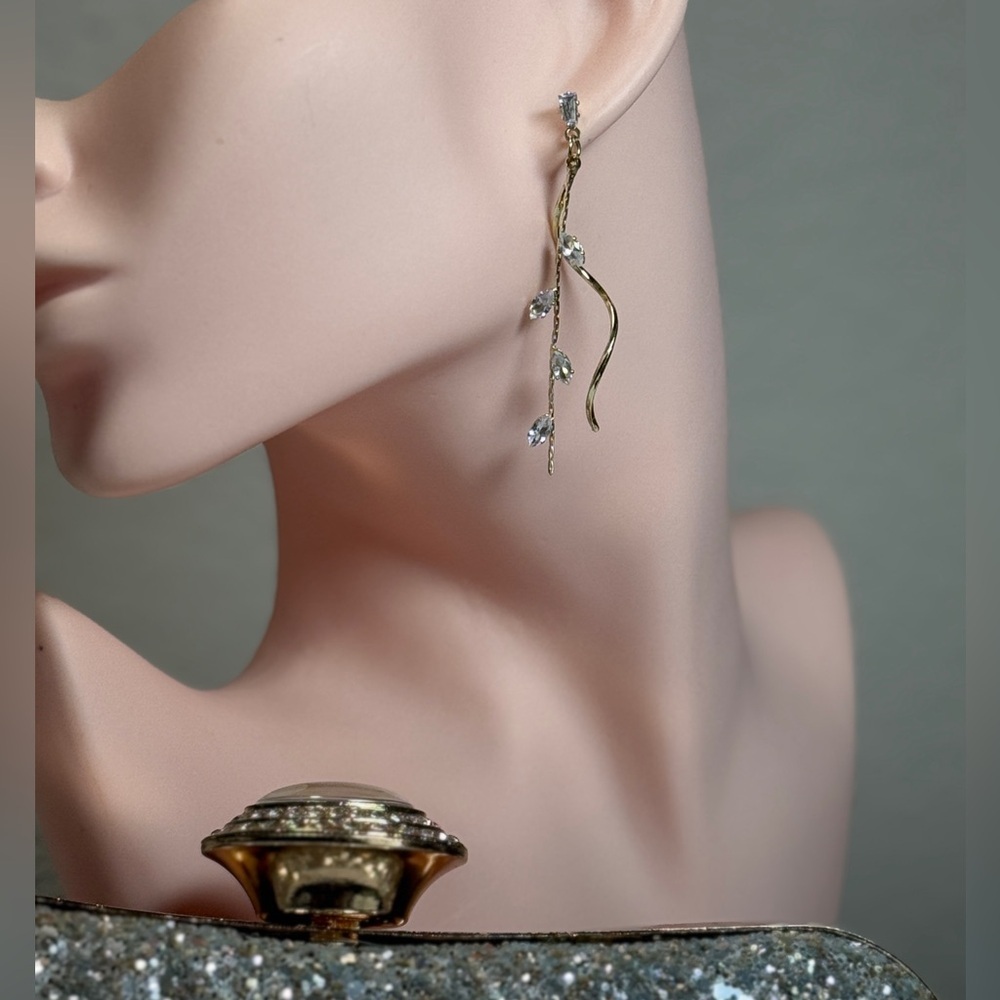 ⚜️ Gold Leafs Earrings With  Gems 🍃 - Picture 6 of 6